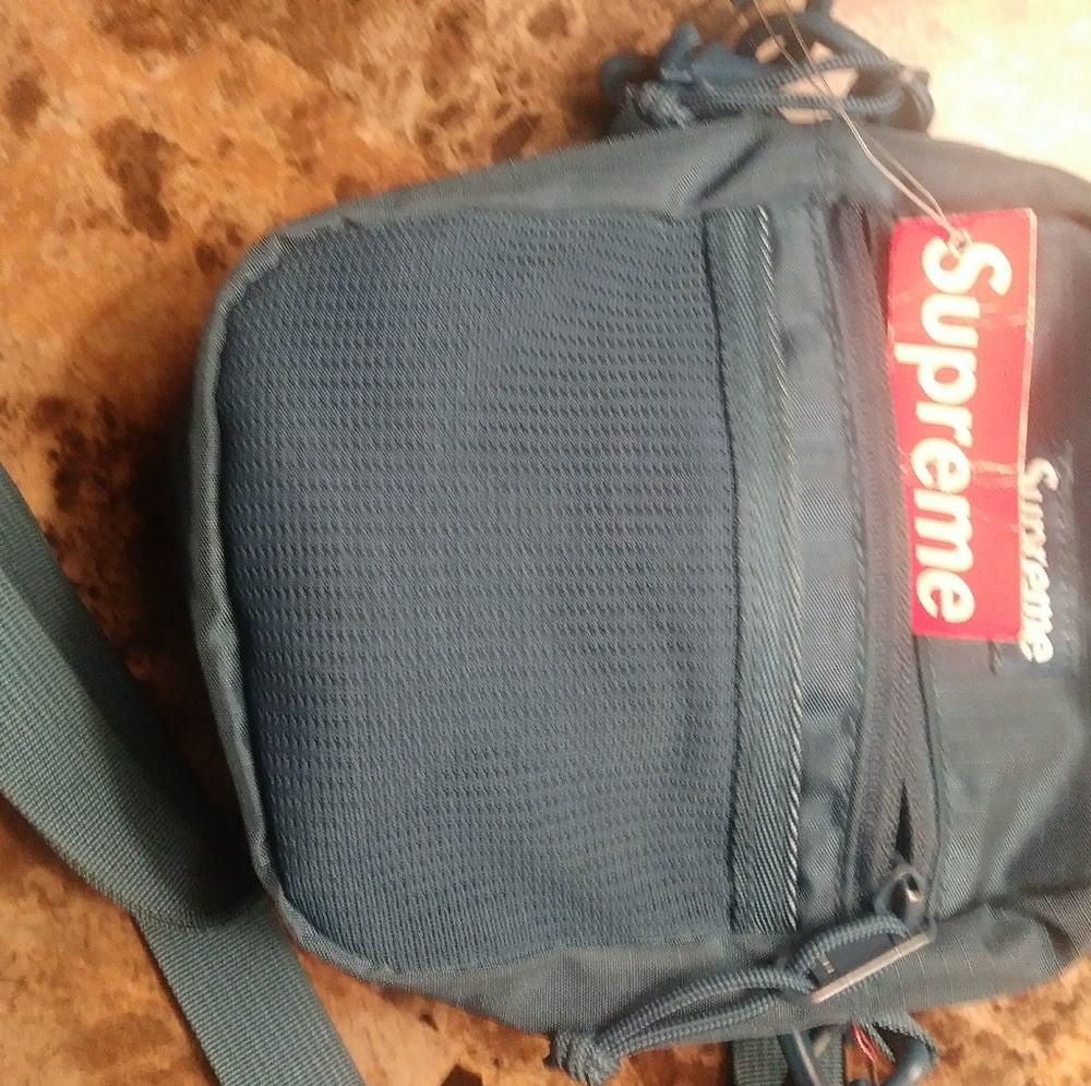 Supreme bag mini size 100% authentic